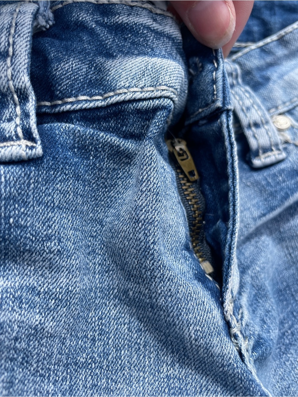 Y2K Miss Me Style Embroidered Flap Pocket Jean Shorts Light Wash - Picture 6 of 8